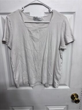 Annex Short Sleeve Scoop Neck Top in Off-White